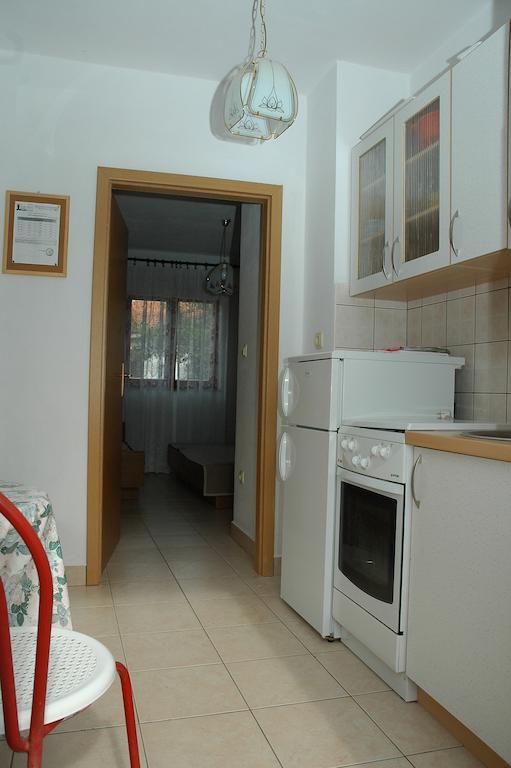 Apartments Jurina 2 Krk Town Room photo