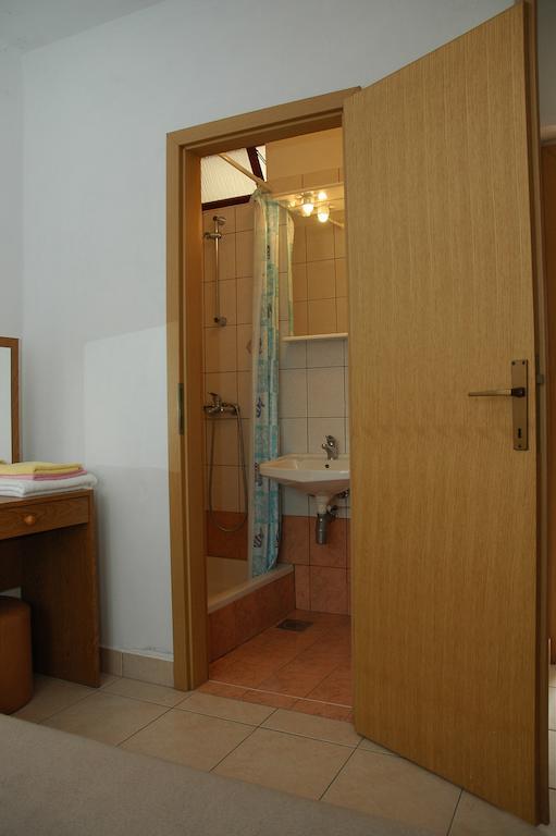 Apartments Jurina 2 Krk Town Room photo